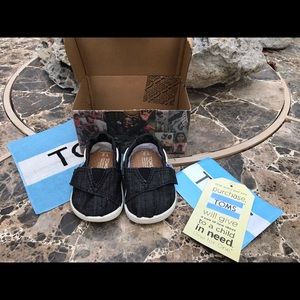 Toms Baby Boy Biminis Shoes Tiny 2 Like New w/box